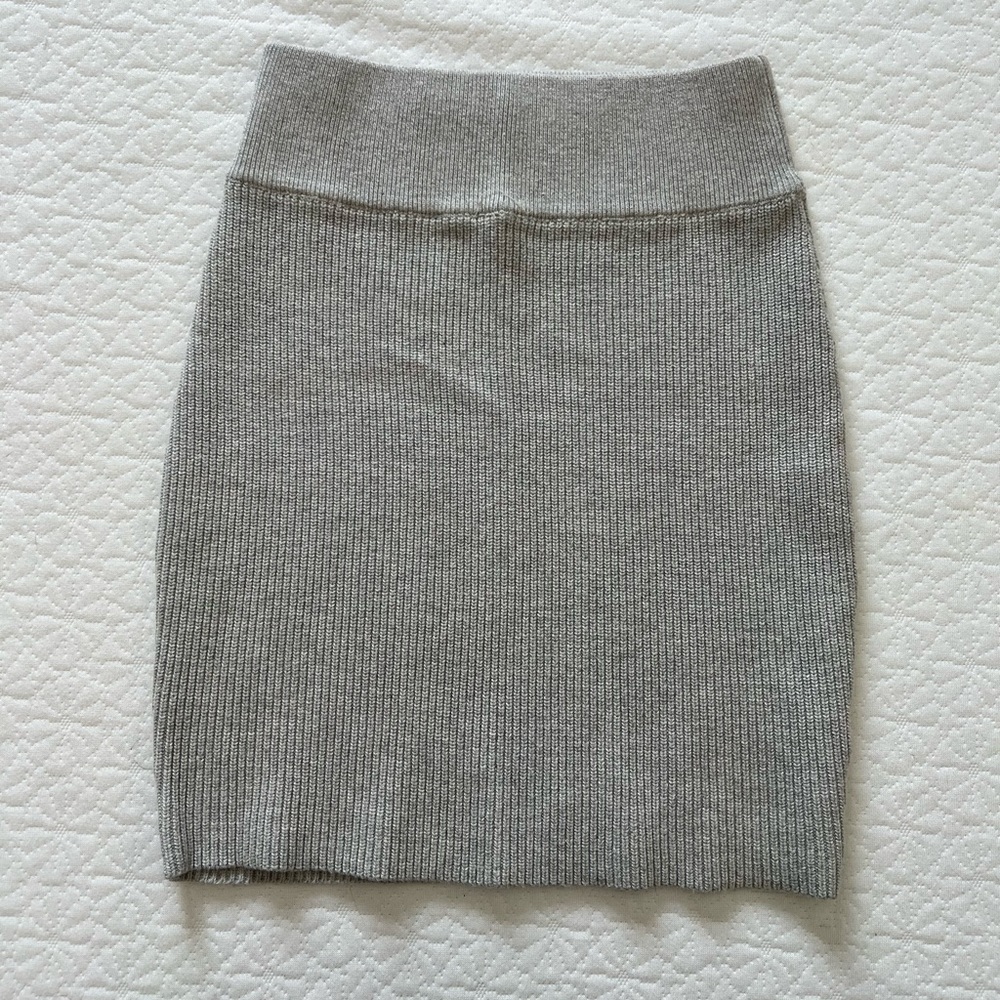 Kendall & Kylie - Grey Knit Mini Skirt - size Small